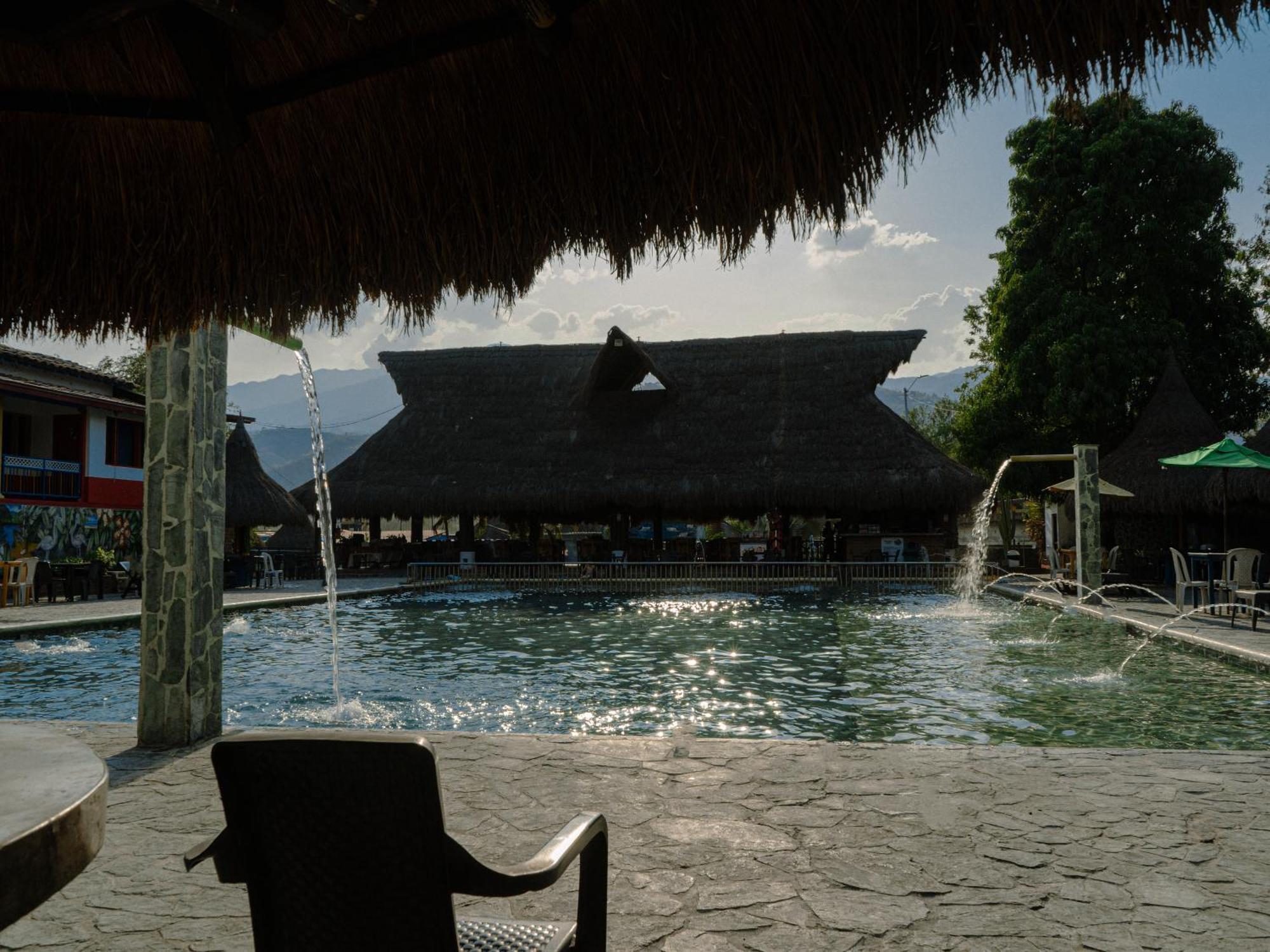 Hotel Acuarela Del Rio Santa Fe de Antioquia Exteriör bild